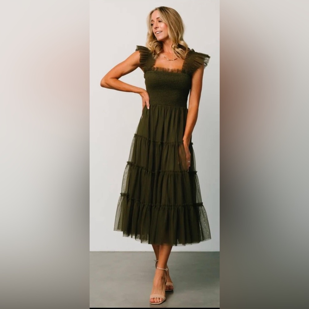 Dark Olive Tulle dress- Baltic Born
Size Large.